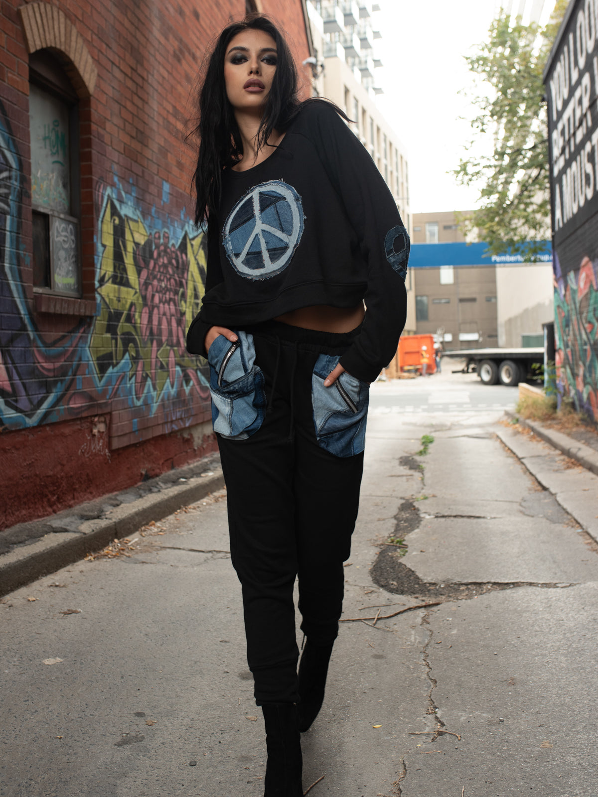 Square Sweatshirt Peace